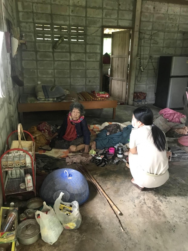 โครงการปรับสภาแวดล้อมบ้านผู้สูงอายุ/พิการ นางเกี่ยว คิ้วสง่า เจ้าหน้าที่ออกสำรวจสภาพบ้าน เจ้าหน้าที่ พมจ.ชุมพร ร่วมออกสำรวจ เทพื้นหน้าบ้าน ใส่รางรับน้ำฝน เทพื้นหน้าบ้าน ใส่รางรับน้ำฝน เทพื้นหน้าบ้าน ใส่รางรับน้ำฝน เทพื้นหน้าบ้าน ใส่รางรับน้ำฝน เทพื้นหน้าบ้าน ใส่รางรับน้ำฝน เทพื้นหน้าบ้าน ใส่รางรับน้ำฝน เทพื้นหน้าบ้าน ใส่รางรับน้ำฝน